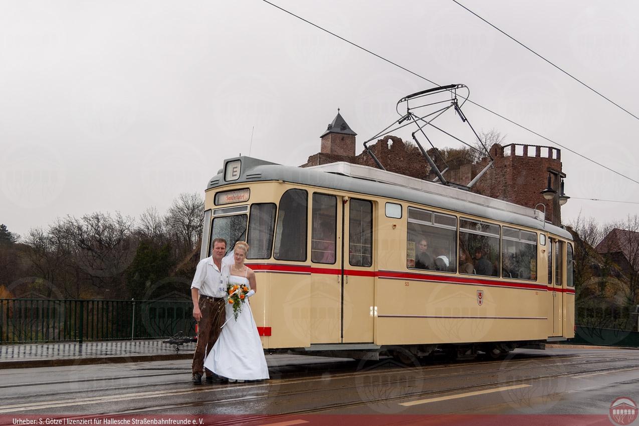 Foto von einer Hochzeitsfahrt mit dem historischen Triebwagen 523