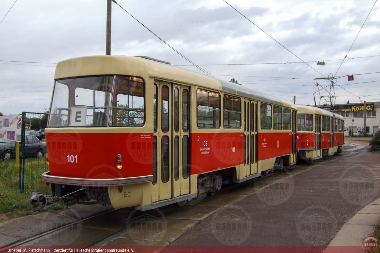 Foto vom historischen Triebwagen 931 mit Triebwagen 901 und Beiwagen 101 an der Endstelle Büschdorf