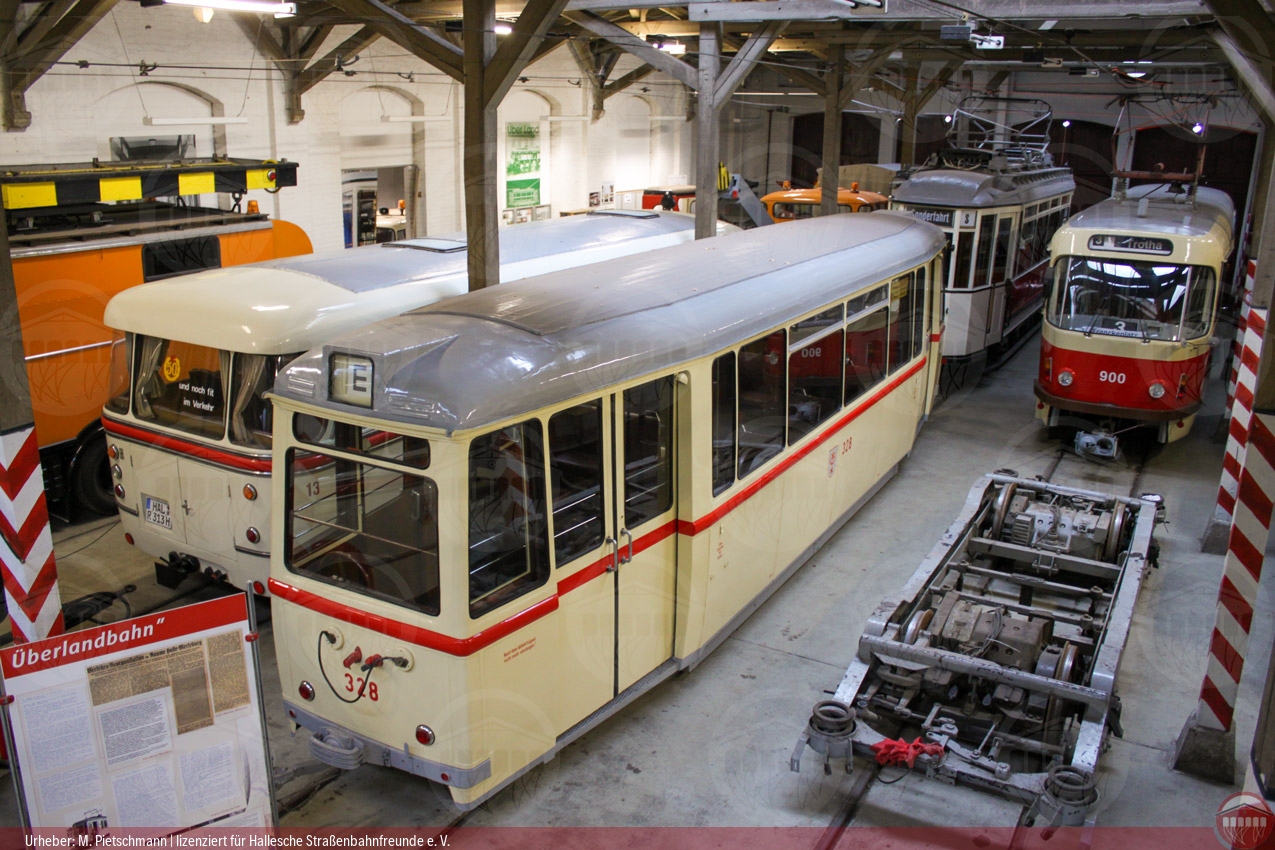 Foto vom historischen Beiwagen 328 in der Werkstatt des Betriebshofs Seebener Straße