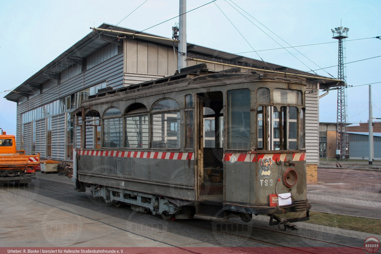 Foto vom historischen Triebwagen 151 im Betriebshof Freiimfelder Straße