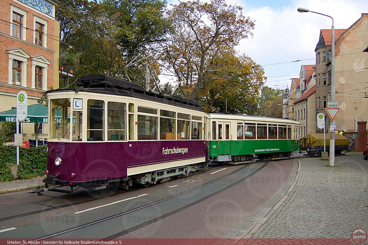 Foto vom historischen Triebwagen 158 mit Beiwagen 193 und Arbeitslore 0022 in der Seebener Straße