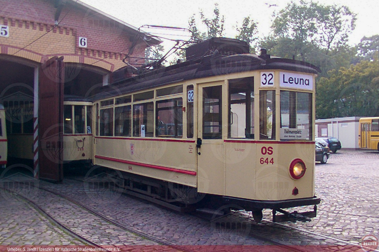 Foto vom historischen Triebwagen 644 im historischen Straßenbahndepot