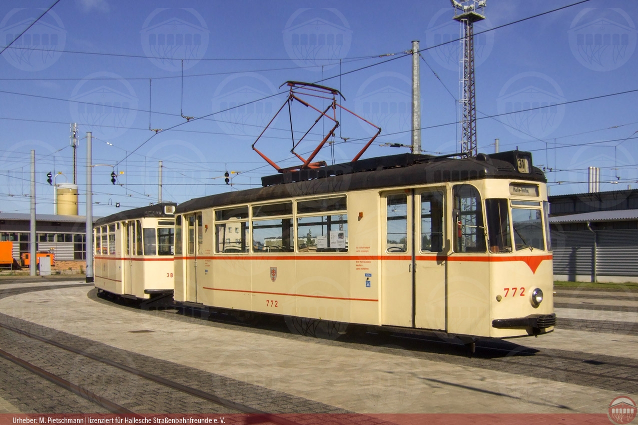 Foto vom historischen Triebwagen 772 mit Beiwagen 385 im Betriebshof Freiimfelder Straße