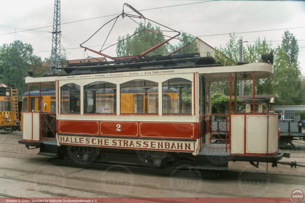Foto des historischen Triebwagens Nr. 2 im Betriebshof Merseburg