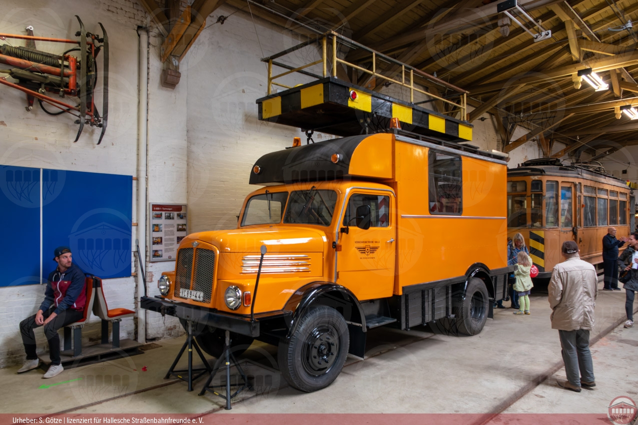 Foto vom historischen S4000 im historischen Straßenbahndepot