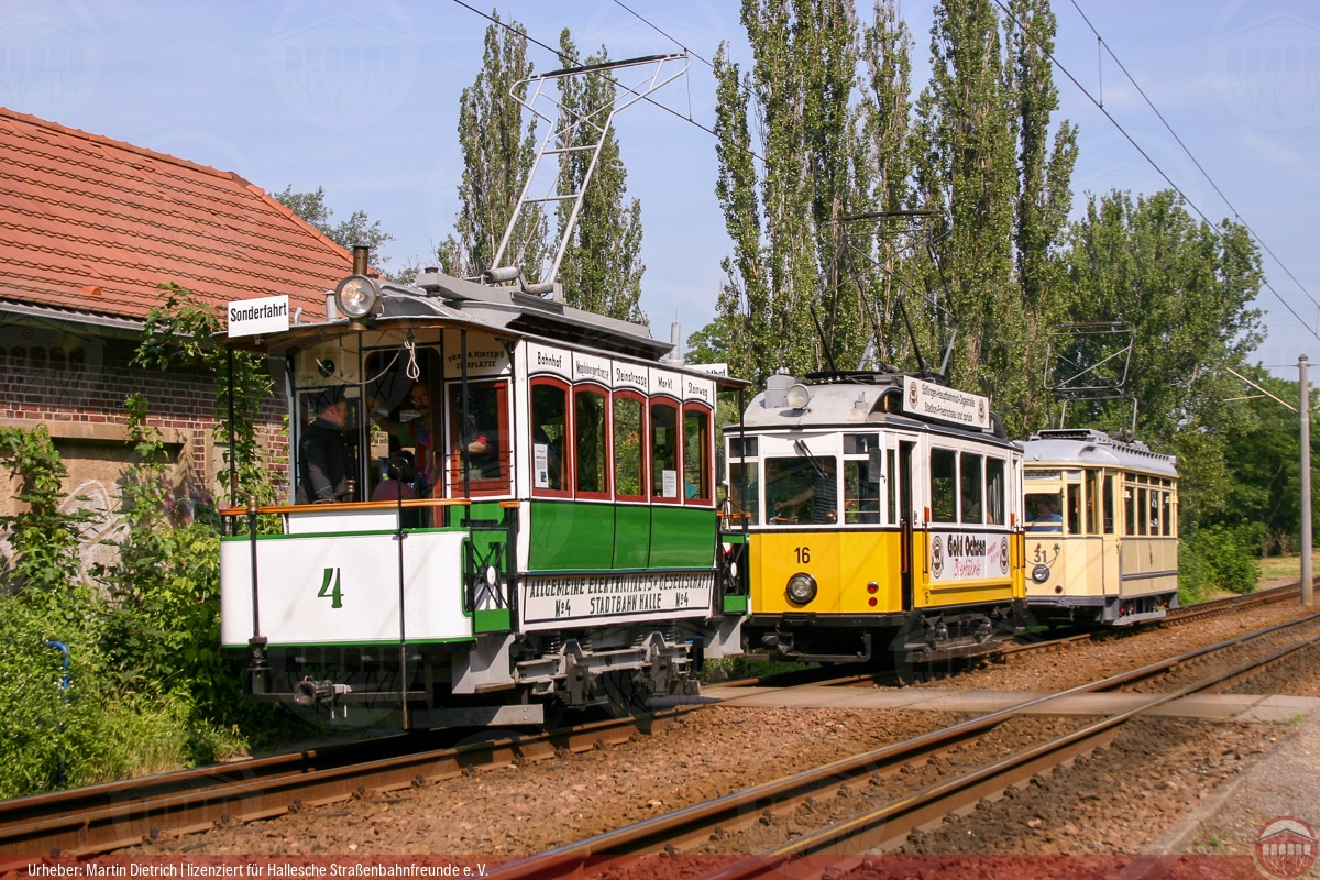 Triebwagen 31 (aus Halberstadt), 16 (aus Ulm) und 4 (aus Halle) auf dem Gimritzer Damm