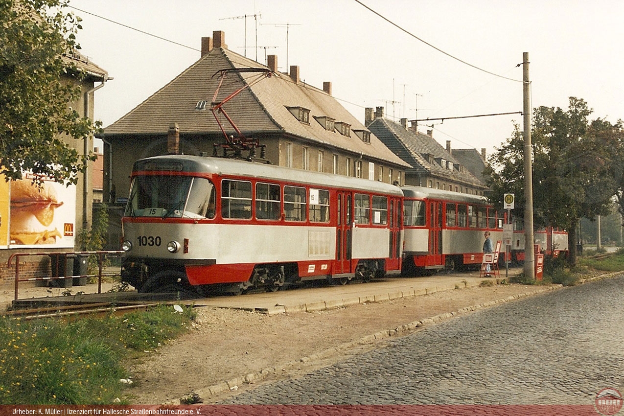 Foto des Tatra-Zuges 1030/150/1031 Haltestelle Naumburger Straße, Merseburg